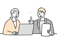 パソコンを見ながら採用について話す男女
